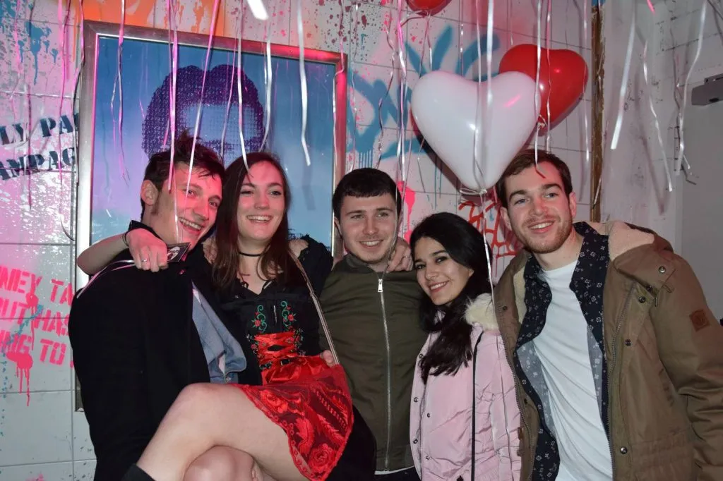 Bar Tours och chicas